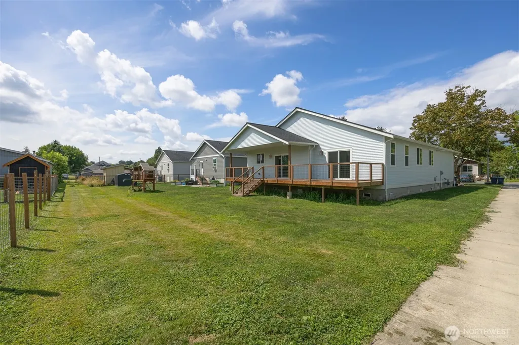533 Second Street Sumas WA 98295