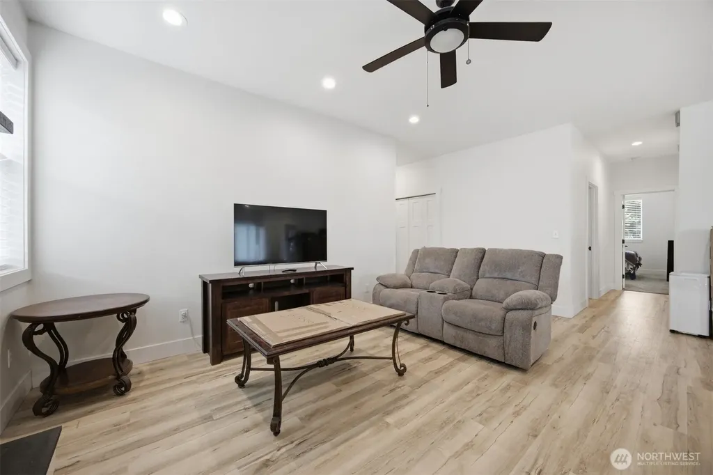 533 Second Street Sumas WA 98295