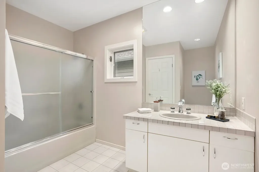 1117 W Blaine Street Seattle WA 98119
