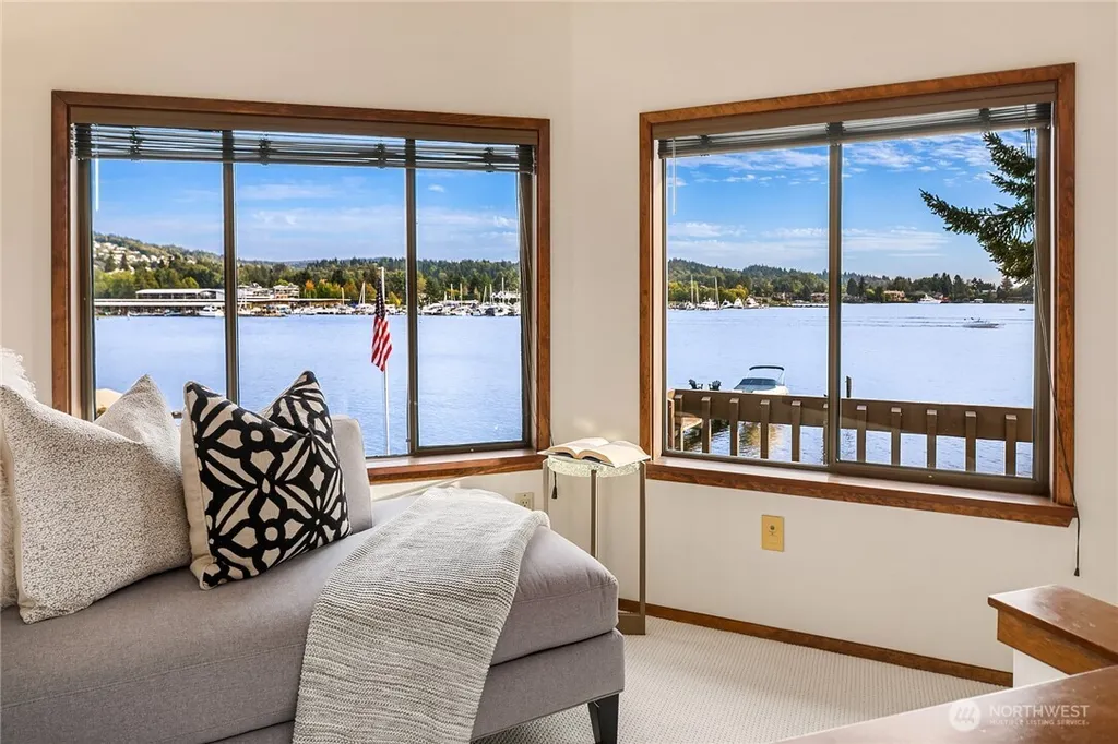 11055 SE Lake Road Bellevue WA 98004