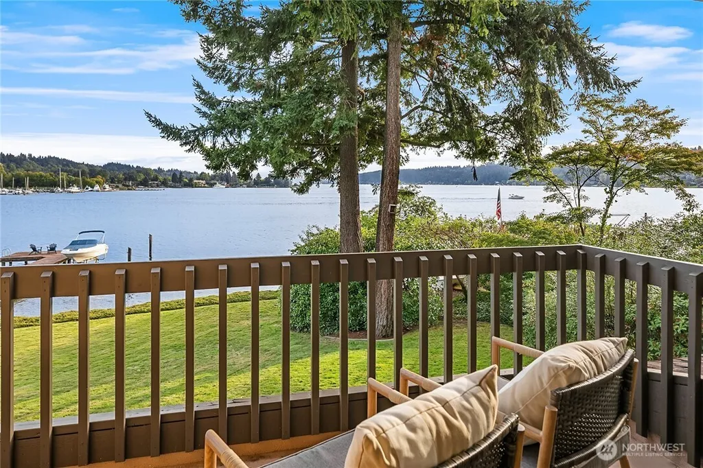 11055 SE Lake Road Bellevue WA 98004