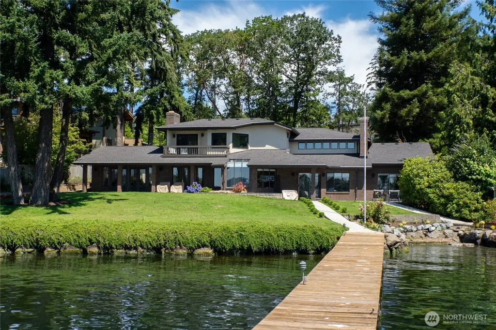 11055 SE Lake Road Bellevue WA 98004