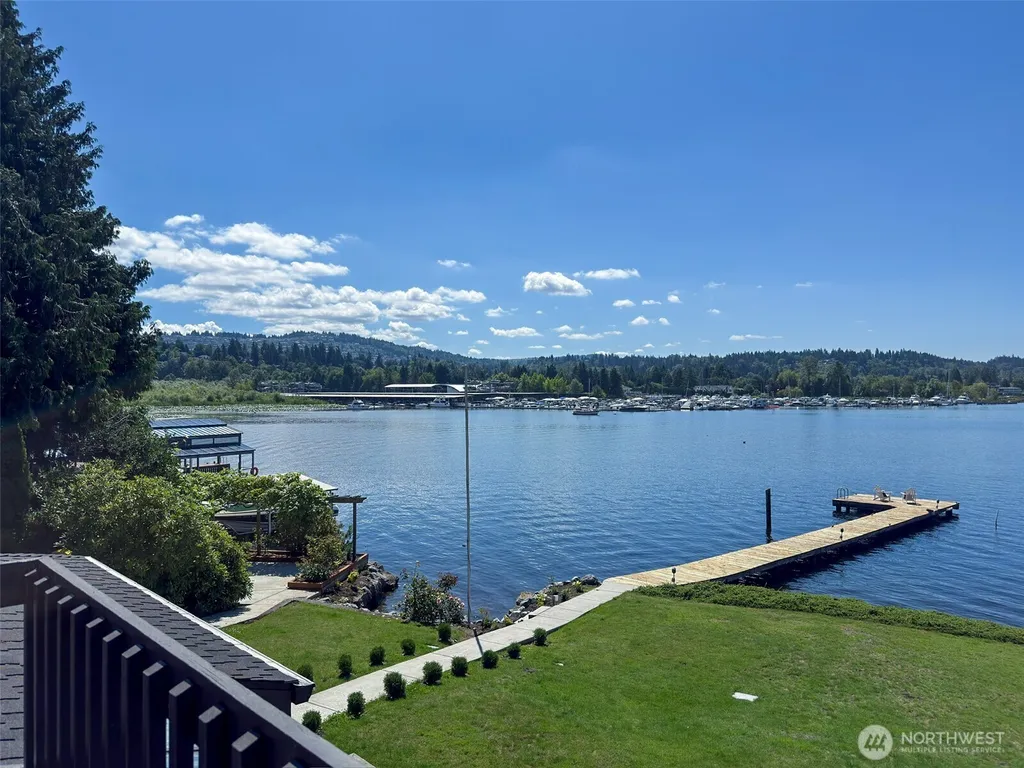 11055 SE Lake Road Bellevue WA 98004
