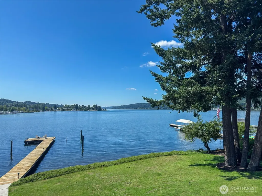 11055 SE Lake Road Bellevue WA 98004