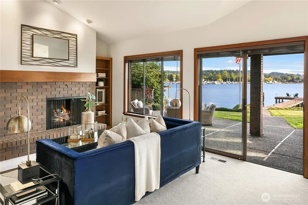 11055 SE Lake Road Bellevue WA 98004