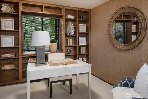 11055 SE Lake Road Bellevue WA 98004