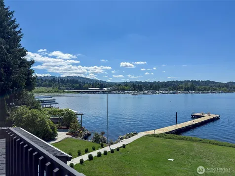 11055 SE Lake Road Bellevue WA 98004