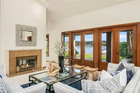 11055 SE Lake Road Bellevue WA 98004