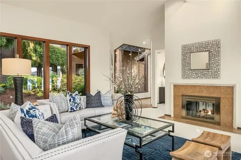 11055 SE Lake Road Bellevue WA 98004