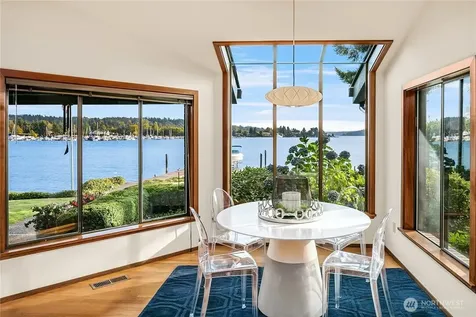 11055 SE Lake Road Bellevue WA 98004