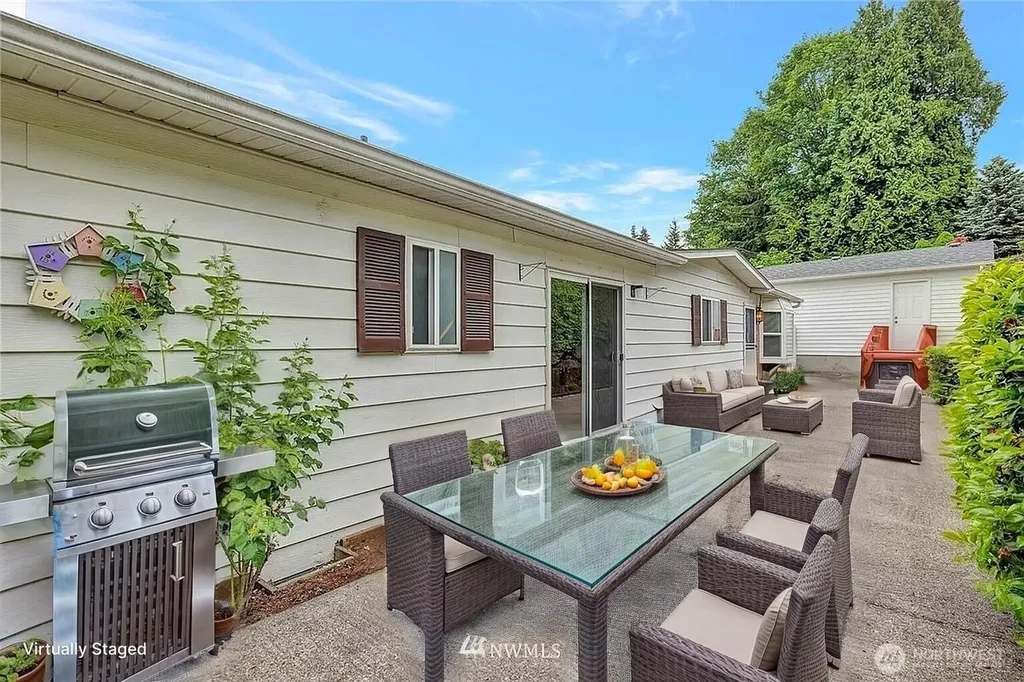 17044 Woodcrest Drive NE Bothell WA 98011