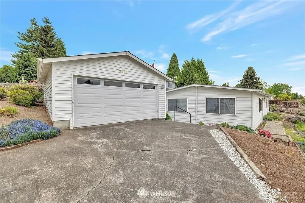17044 Woodcrest Drive NE Bothell WA 98011