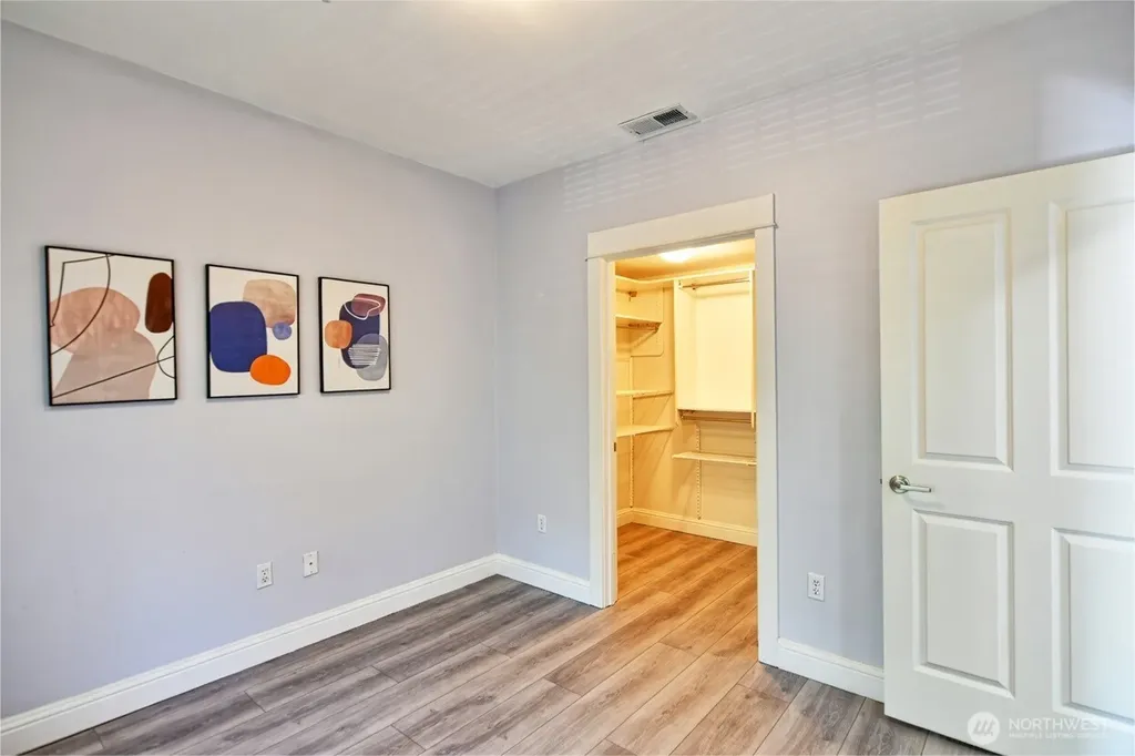 18707 SE Newport Way Issaquah WA 98027