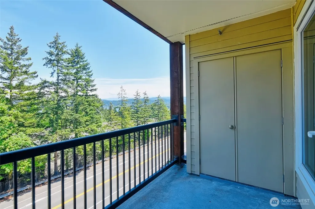 18707 SE Newport Way Issaquah WA 98027