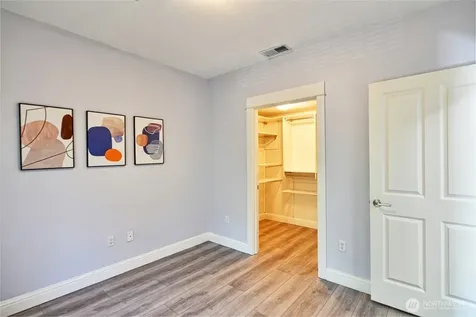 18707 SE Newport Way Issaquah WA 98027
