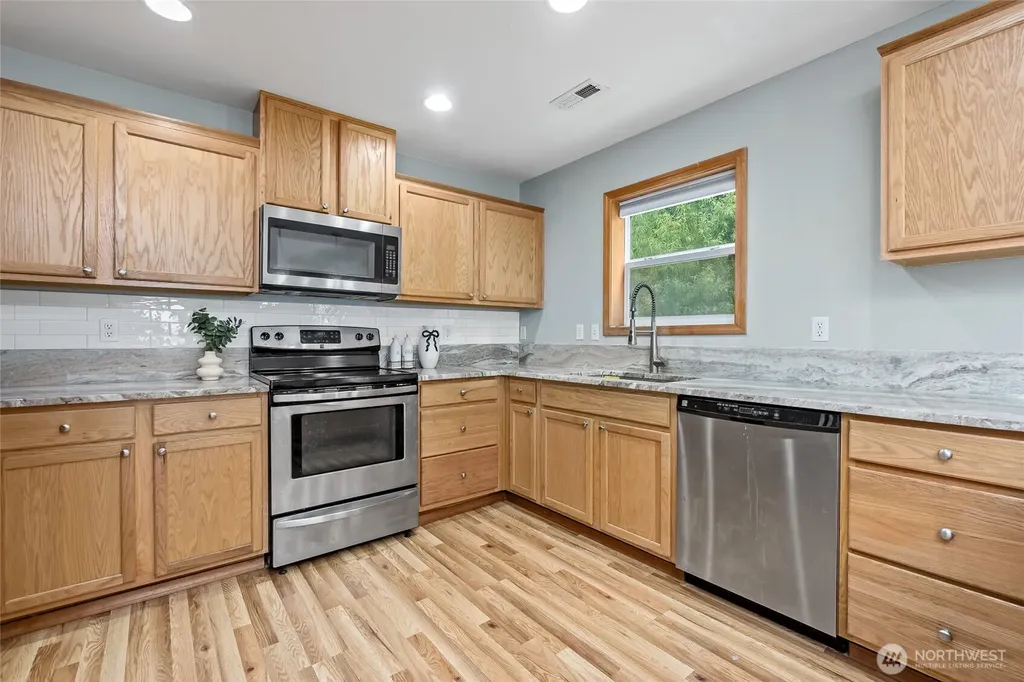 908 Daffodil Avenue NE Orting WA 98360