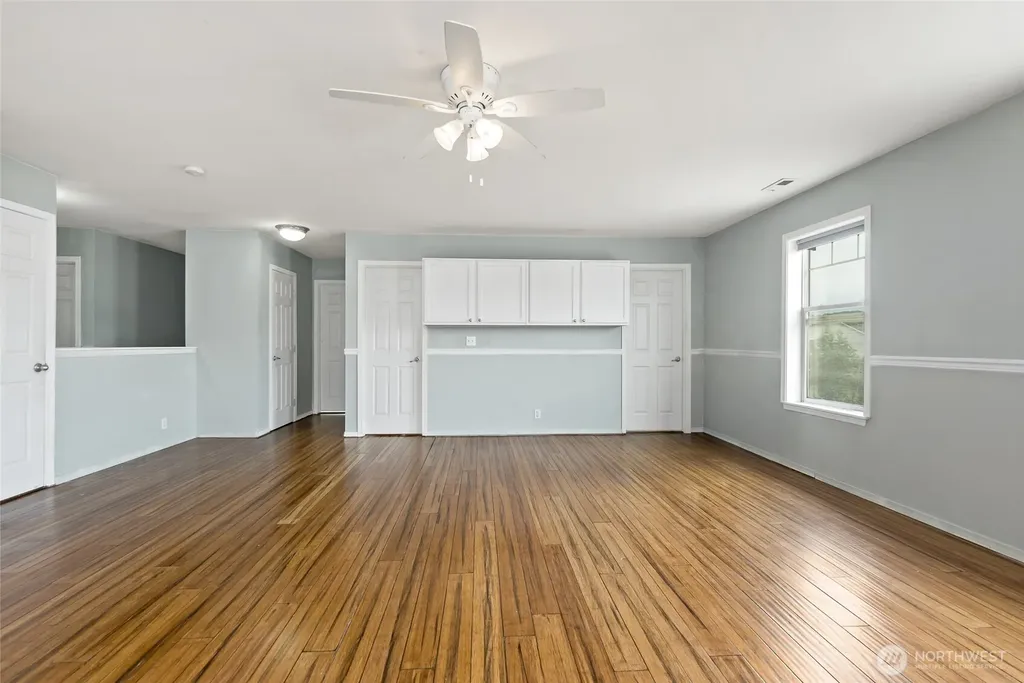 908 Daffodil Avenue NE Orting WA 98360