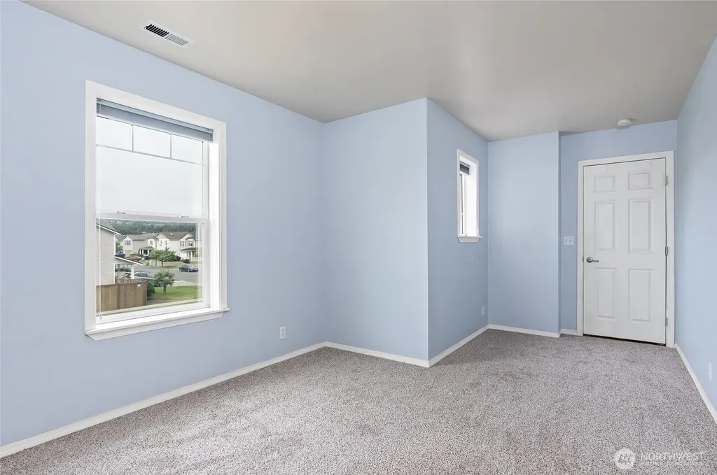 908 Daffodil Avenue NE Orting WA 98360