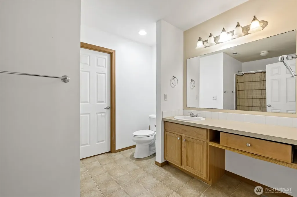 908 Daffodil Avenue NE Orting WA 98360