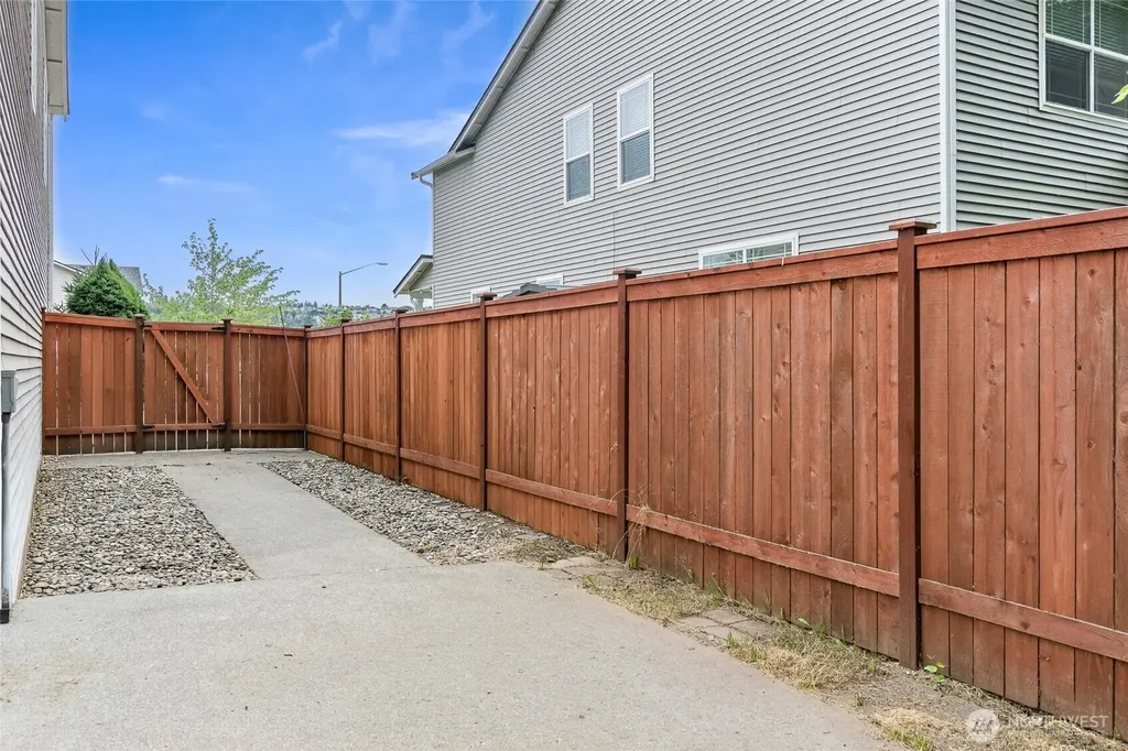 908 Daffodil Avenue NE Orting WA 98360