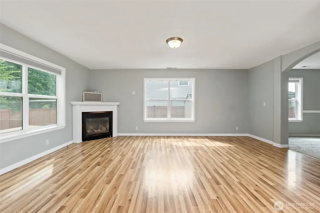 908 Daffodil Avenue NE Orting WA 98360