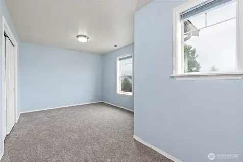 908 Daffodil Avenue NE Orting WA 98360