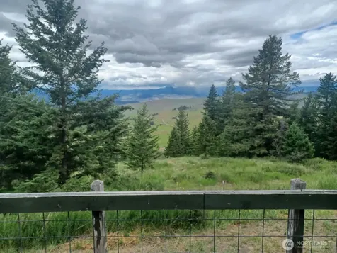 302 Davies Road Oroville WA 98844