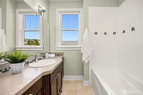 1186 NE Park Drive NE Issaquah WA 98029
