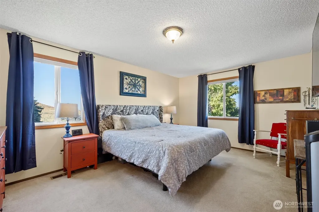 703 S 48th Avenue West Richland WA 99353