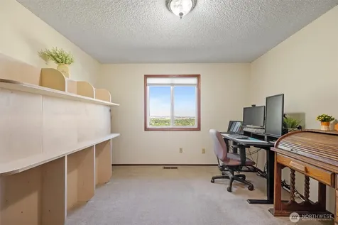703 S 48th Avenue West Richland WA 99353