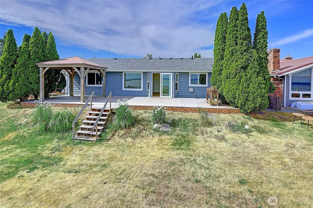 846 Livingston Bay Shore Drive Camano Island WA 98282