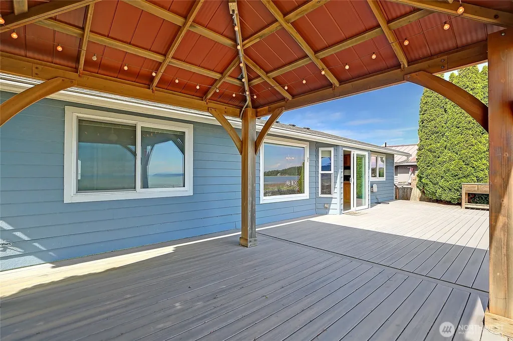 846 Livingston Bay Shore Drive Camano Island WA 98282