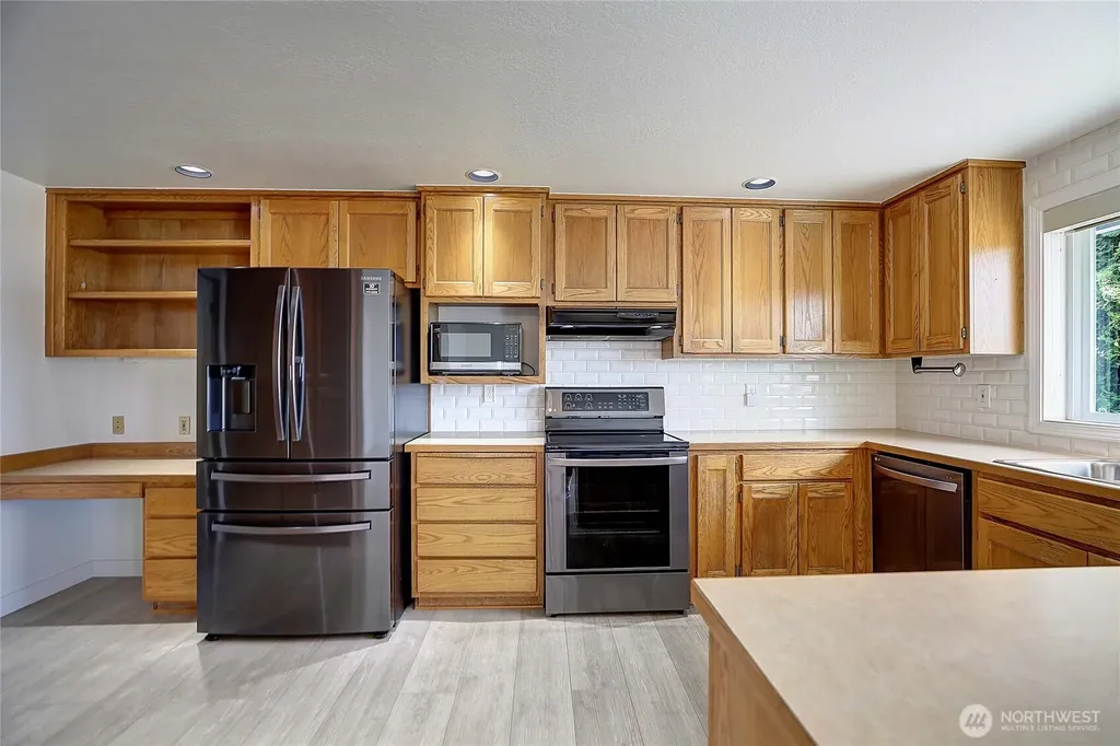 846 Livingston Bay Shore Drive Camano Island WA 98282
