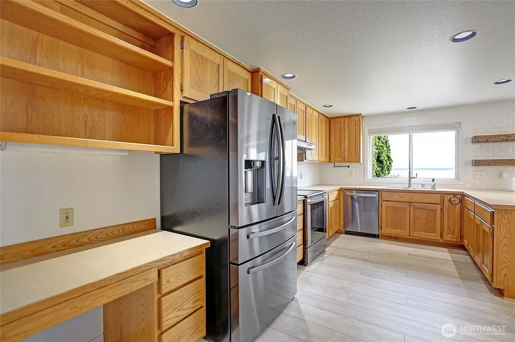 846 Livingston Bay Shore Drive Camano Island WA 98282