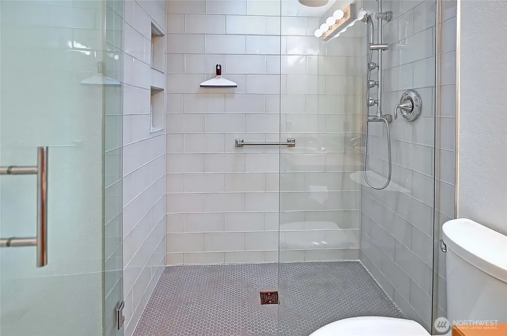 846 Livingston Bay Shore Drive Camano Island WA 98282