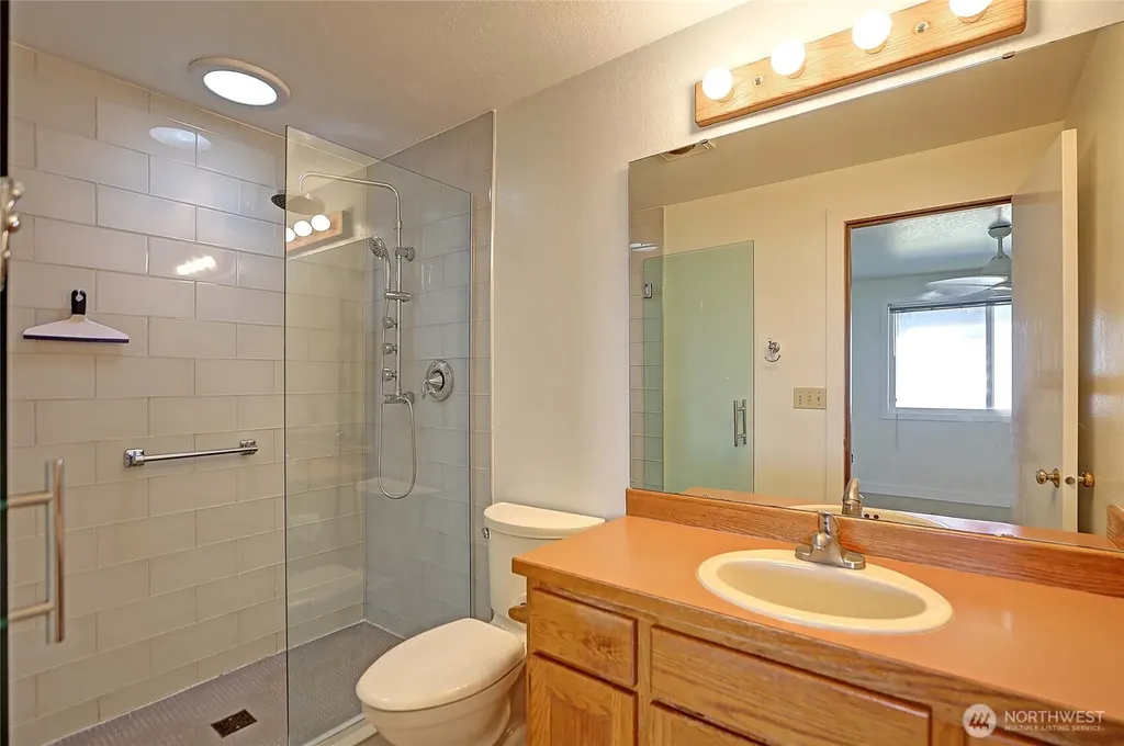 846 Livingston Bay Shore Drive Camano Island WA 98282
