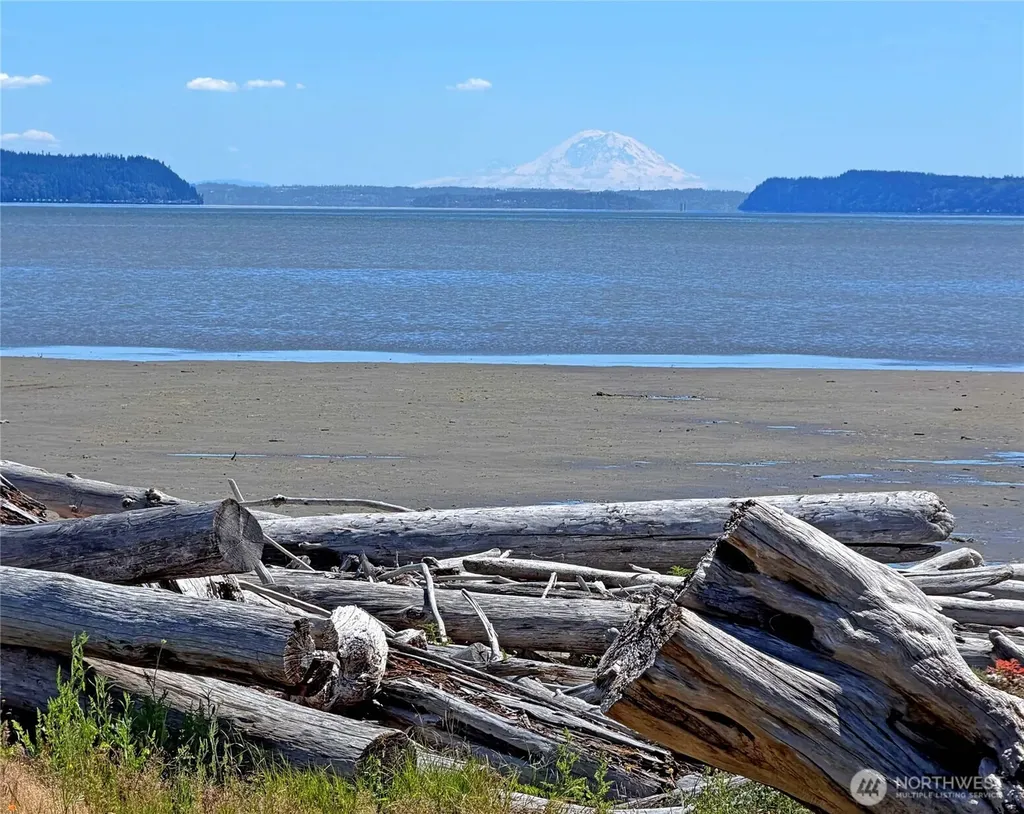 846 Livingston Bay Shore Drive Camano Island WA 98282