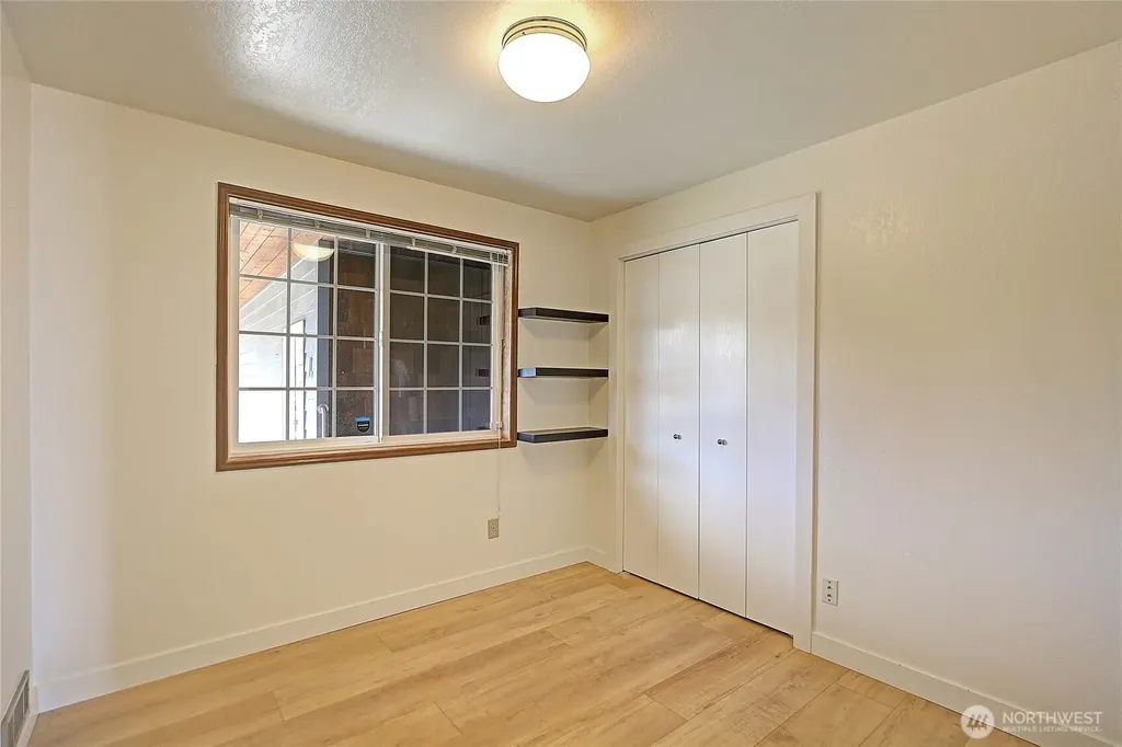 846 Livingston Bay Shore Drive Camano Island WA 98282