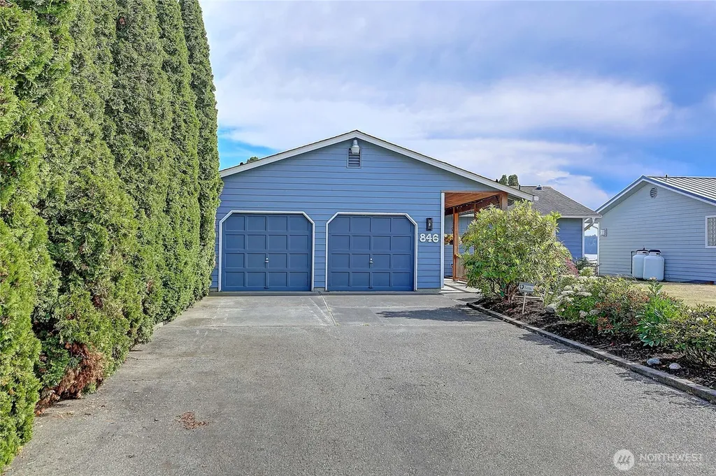 846 Livingston Bay Shore Drive Camano Island WA 98282