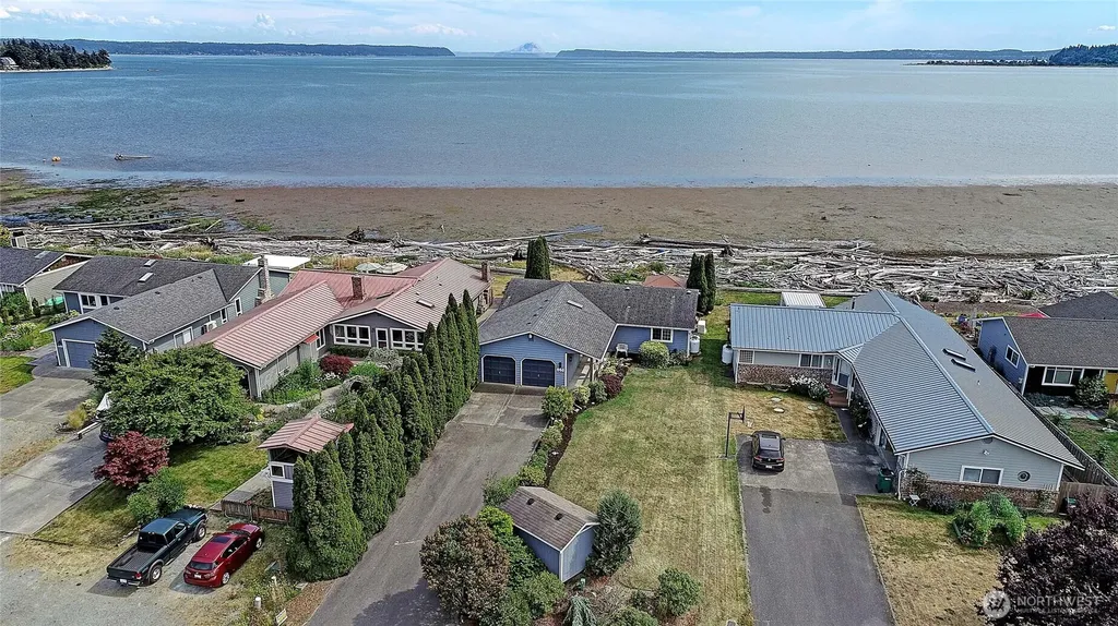 846 Livingston Bay Shore Drive Camano Island WA 98282