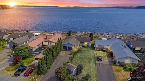 846 Livingston Bay Shore Drive Camano Island WA 98282