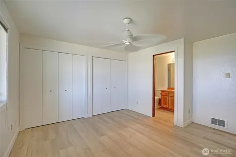 846 Livingston Bay Shore Drive Camano Island WA 98282