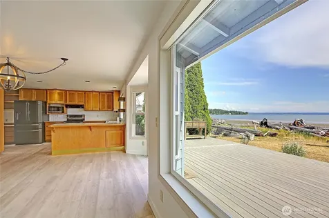 846 Livingston Bay Shore Drive Camano Island WA 98282