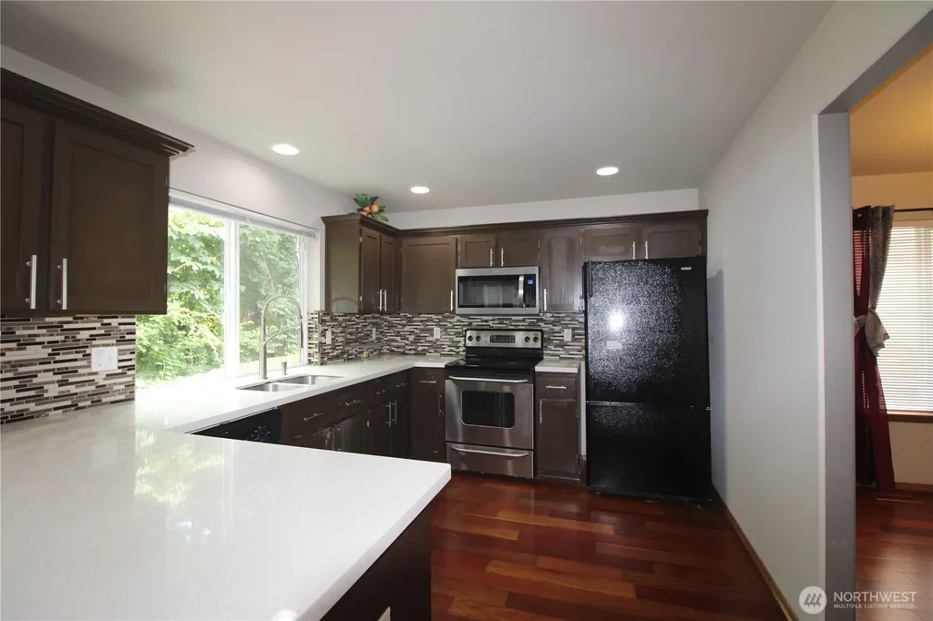 2013 103 Street E Tacoma WA 98445