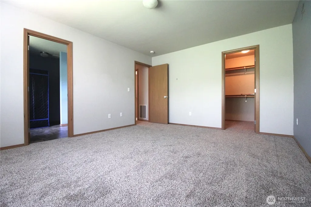 2013 103 Street E Tacoma WA 98445