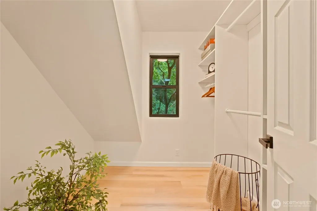 14151 Komedal Road NE Bainbridge Island WA 98110