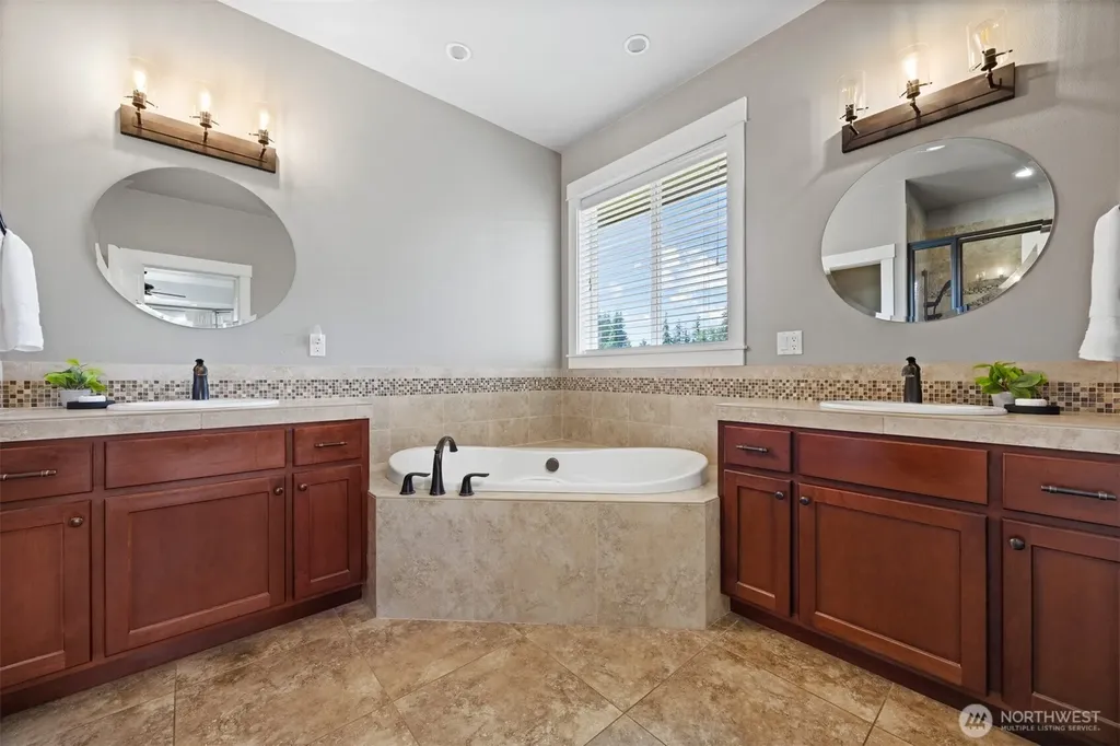 6818 Baker Ridge Drive Lynden WA 98264
