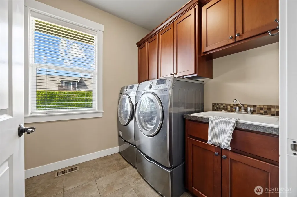 6818 Baker Ridge Drive Lynden WA 98264