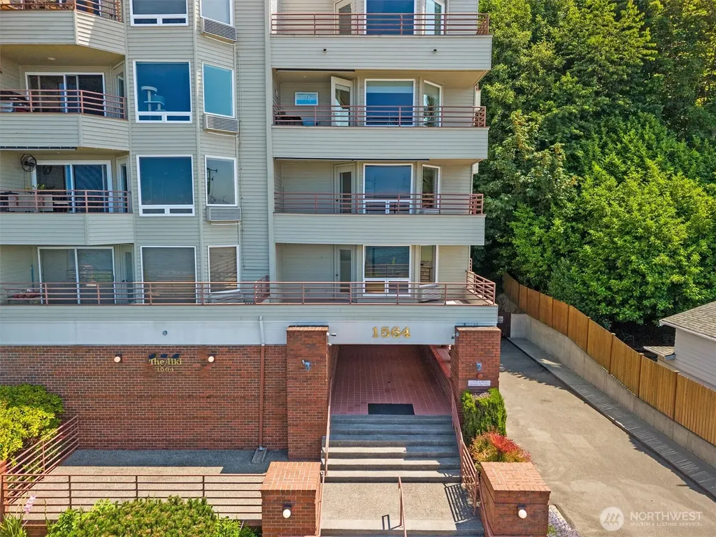 1564 Alki Avenue SW Seattle WA 98116