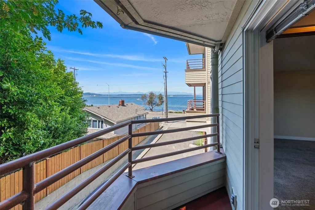 1564 Alki Avenue SW Seattle WA 98116
